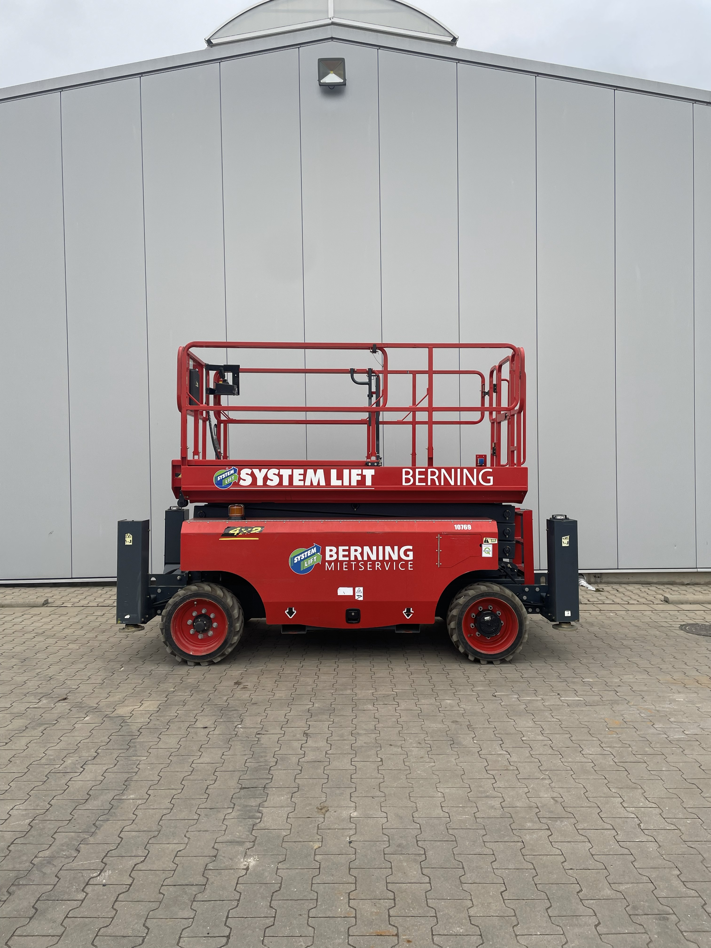 BILDER/SCHERENBUEHNEN/MAGNI ES1218RT/Berning Mietservice_Magni ES1218RT_1.jpg